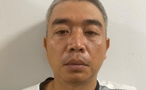 cara rumus togel hongkong Jeffrey Burton, 52, telah didakwa melanggar undang-undang yang melarang penggunaan senjata api